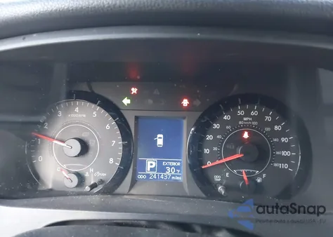 2015 Toyota Sienna Le 8 Passenger z USA, uszkodzony, nr VIN 5TDKK3DC1FS616613